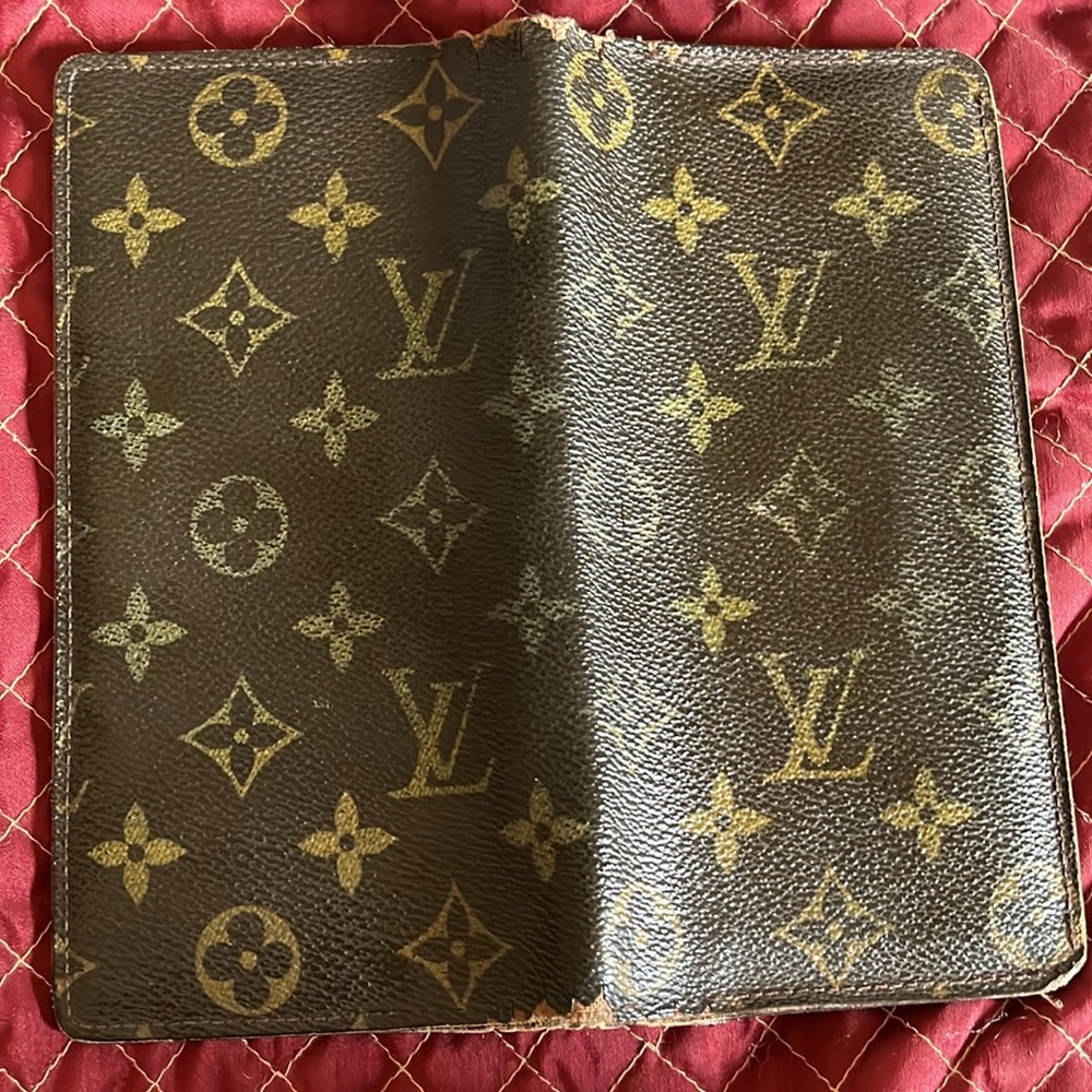 LV wallet authentic